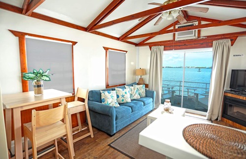 Tavernier Alquiler De Eote | Vista del atardecer frente al mar en el Aqua Villa Sea Biscuit @ Mangrove Resort LLC