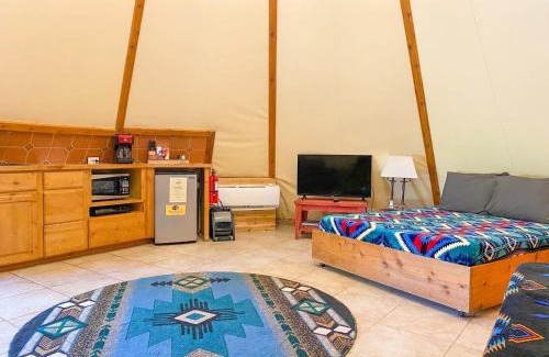 Seguin Casa | Waterfront Teepee 3 Jumping Fish