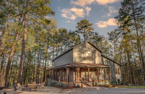 Tougaloo Casa | Waterfront Terry Home with 3 Decks and Hot Tub!