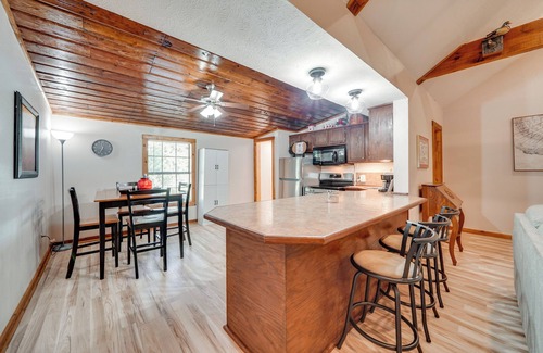 Texarkana Cabina | Waterfront Texarkana Cabin: Tranquil Acreage