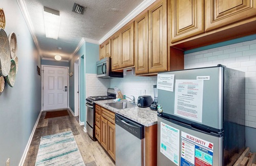 El Centro Beach Casa | Waterfront Townhome w/ Shared Pool, Central AC, Free WiFi - Snowbird-Friendly