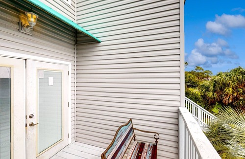 El Centro Beach Casa | Waterfront Townhome w/ Shared Pool, Central AC, Free WiFi - Snowbird-Friendly