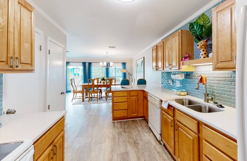 Perdido Key Coves One Casa | Waterfront townhome with tennis courts, boat dock, & washer/dryer