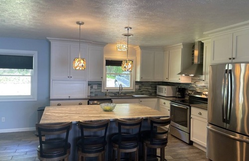 Goreville Casa | WATERFRONT Vacation! {3 bed 2 bath. Sleeps 13}