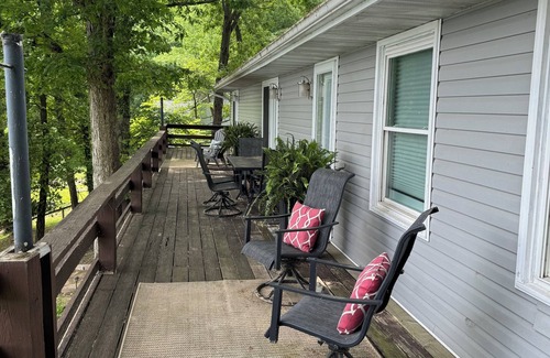 Goreville Casa | WATERFRONT Vacation! {3 bed 2 bath. Sleeps 13}