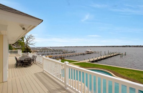 Brick Casa | Waterfront Vacation Dream Home