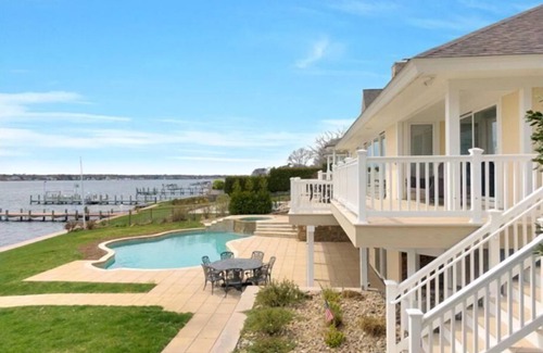 Brick Casa | Waterfront Vacation Dream Home