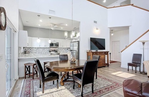 Bayshore Gardens Casa | Waterfront Villa 3BD 2BA Townhome Side A Bring your Boat