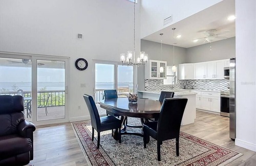 Bayshore Gardens Casa | Waterfront Villa 3BD 2BA Townhome Side A Bring your Boat