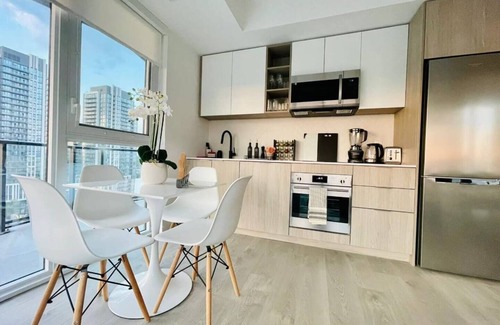 Downtown Mississauga Apartamento | Waterfront York Blvd