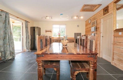 Fiddington Cabaña | WATERMEAD LODGE, pet friendly, with a garden in Stogumber