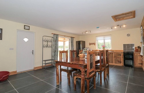 Fiddington Cabaña | WATERMEAD LODGE, pet friendly, with a garden in Stogumber