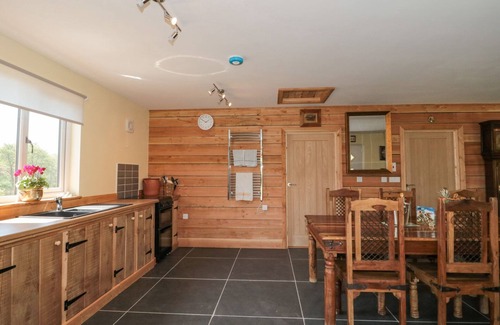 Fiddington Cabaña | WATERMEAD LODGE, pet friendly, with a garden in Stogumber