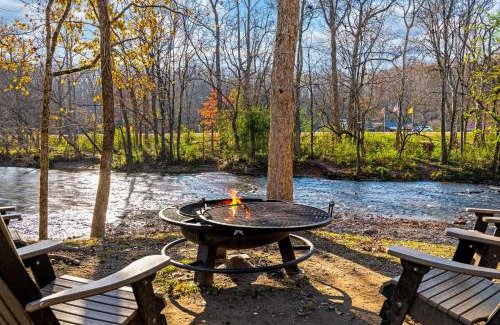 Townsend Casa | Waters Edge Cabin