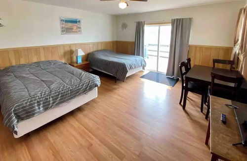 Pulaski Apartamento | Waters edge cabin, with marina view