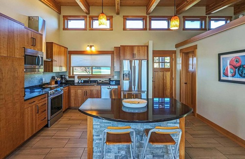 Sequim Casa | Moderno hogar personalizado en la playa; Vistas de agua y montaña