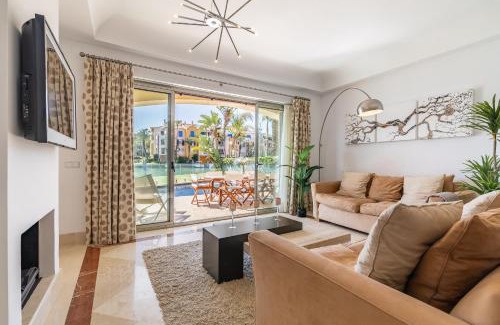 Sotogrande Apartamento | Waterside Apartment in Sotogrande Marina with Private Pool