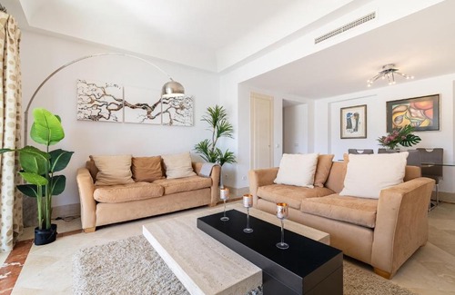 Sotogrande Apartamento | Waterside Apartment in Sotogrande Marina with Private Pool