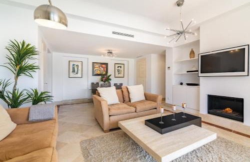 Sotogrande Apartamento | Waterside Apartment in Sotogrande Marina with Private Pool