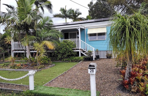 Brisbane Waterfront Casa | Waterside Caribbean vibe 3 brm Macleay Island bungalow on beautiful Moreton Bay