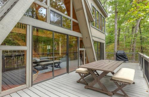 Wright City Casa | Waterside Cottage with Hot Tub