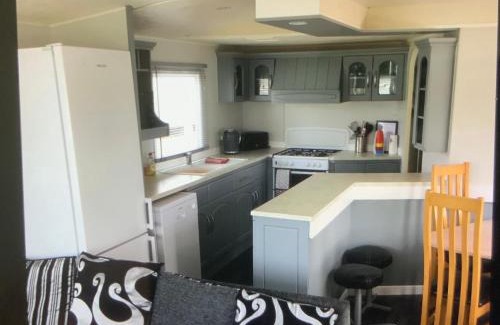 Grimsby Casa | Waterside Haven at Cleethorpes Beach Free Wi-Fi 2 Toilets