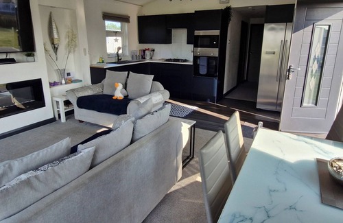 Sandilands Cabina | Waterside Lodge - Dog Friendly, Sutton on Sea