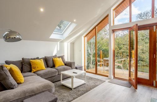 Rastrick Casa | Waterside Lodge One - Uk33351