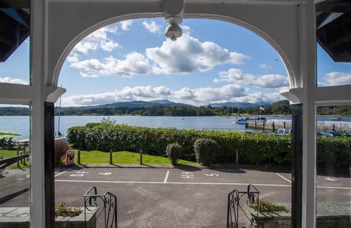 Waterhead Cabaña | WATERSIDE, pet friendly, with a garden in Ambleside