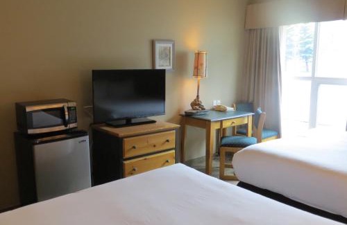 Waterton Park Hotel | Waterton Lakes Lodge Resort