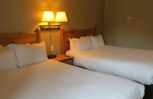 Waterton Park Hotel | Waterton Lakes Lodge Resort