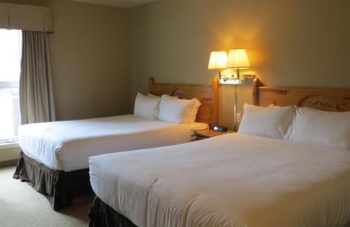 Waterton Park Hotel | Waterton Lakes Lodge Resort