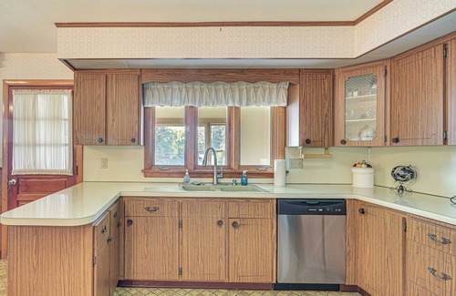 Oakville Cabaña | Watertown Home w/ Yard: 1 Mi to Echo Lake Park!