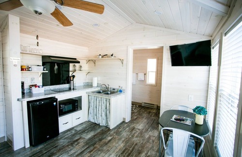 Steele Creek Cabina | Waterview 1 Bed Cabin #4