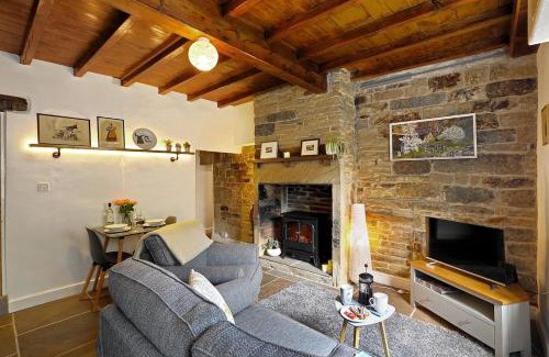 Holmfirth Casa | Waterview Cottage - a peaceful riverside location