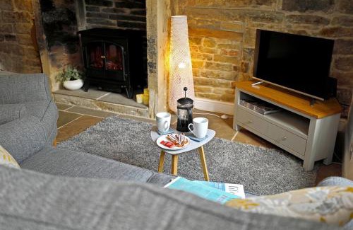 Holmfirth Casa | Waterview Cottage - a peaceful riverside location