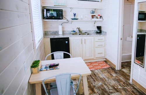 Steele Creek Cabina | Waterview Studio Cabin with Private Porch- #28