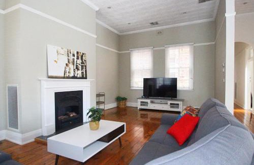 Wagga Wagga Apartamento | Waterviews - Hidden Gem in CBD - Sleeps 10