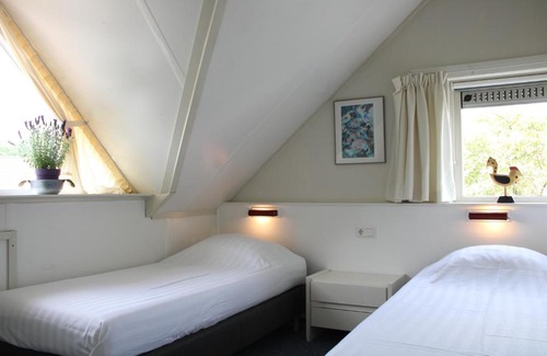 Langweer Casa | Watervilla de Rietzanger by Droomvilla