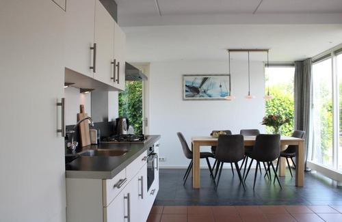 Langweer Casa | Watervilla de Rietzanger by Droomvilla