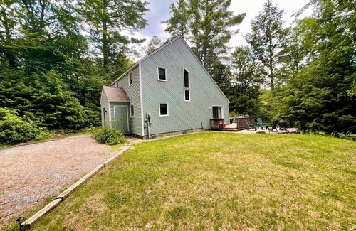 Campton Casa | Waterville Estates! Private and peaceful yard, Sleeps 8, 3Br/2Ba, Fire Pit, Deck