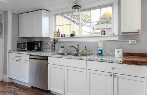 Watkins Glen Casa | WATKINS 4 BED 3 BATH · Walk to parks & r · Walk to parks & restaurants! Hot Tub! Game Room!