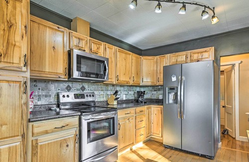 King Cabaña | Waupaca Lake Cottage w/ Fire Pit & Boat Dock