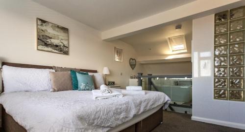 Flamborough Casa | Wavecrest Cottage, Hot Tub, Garden Retreat, Sleeps 8