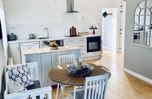 Garryvoe Casa | Wavecrest Holiday Cottage