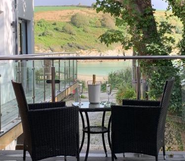 Maenporth Apartamento | Waves at The Beach House