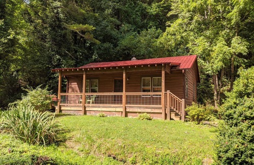 Waynesville Cabina | Waynesville Cabin - Close to Downtown & Smokies!