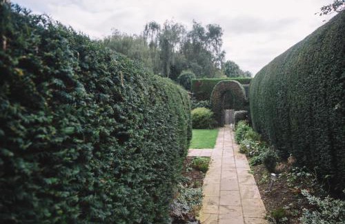 Lincoln Casa | Wayside , 3 bed , 2 bath charming house close to Lincoln