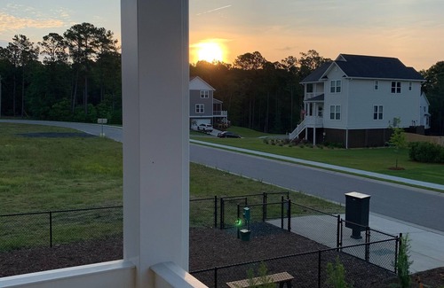 Charleston Apartamento | We are 4.8 driving miles from Shipyard Park.