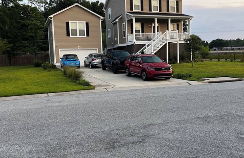 Charleston Apartamento | We are 4.8 driving miles from Shipyard Park.